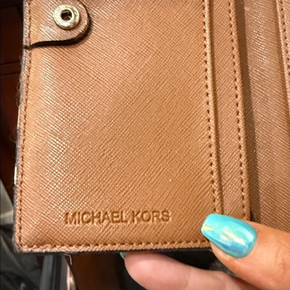 Elegant Michael Kors Cream Designer Women's Wallet Leather Bifold MK clutch - Picture 8 of 8
